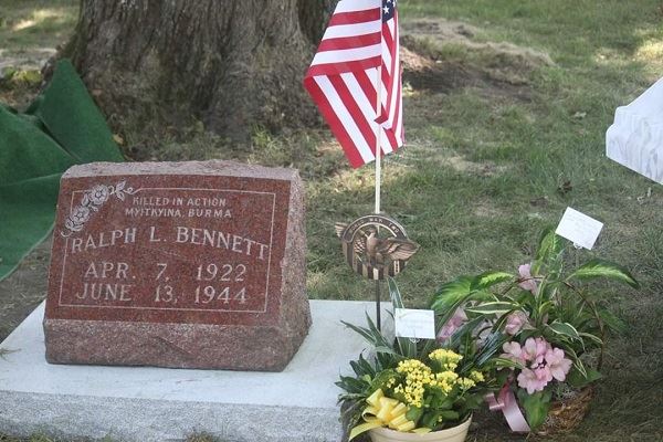 Photo of headstone for Ralph Bennett